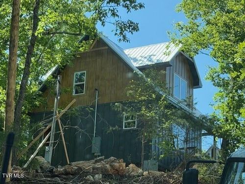 425 Cliffwood Dr, Newport, TN, 37821-2513 | Card Image