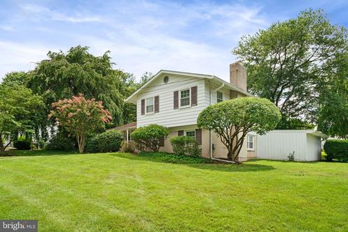 8341 Carnegie Dr, VIENNA, VA, 22180-7112 | Card Image