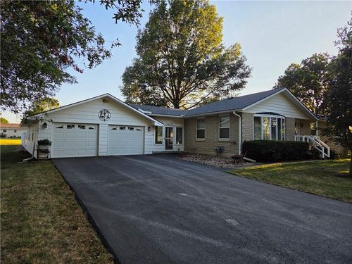 26427 W 321st Ter, Paola, KS, 66071-4683 | Card Image