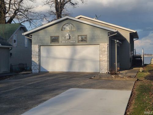 11068 N Ideal Beach Dr, Syracuse, IN, 46567-8404 | Card Image