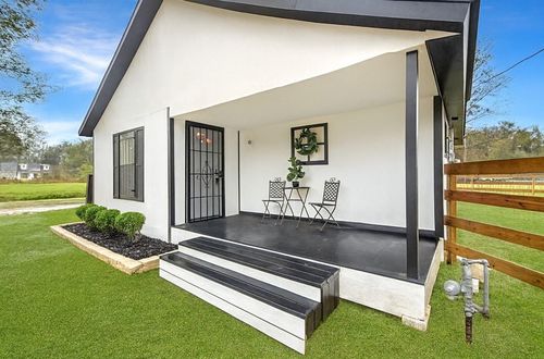 801 Washington St, Liberty, TX, 77575-5628 | Card Image