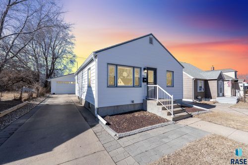 915 S Sherman Ave, Sioux Falls, SD, 57104-5333 | Card Image