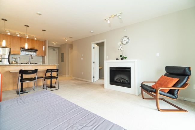 1006 - 2979 Glen Drive, Condo with 1 bedrooms, 1 bathrooms and 1 parking in Coquitlam BC | Image 11