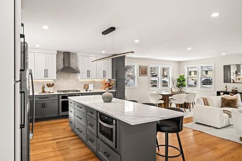 35-35 Neillian Way, Bedford, MA, 01730-2305 | Card Image