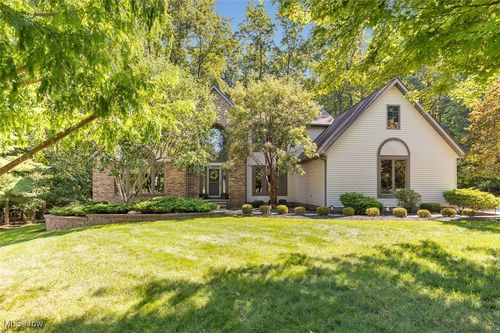 2941 Canterbury Ct, Willoughby Hills, OH, 44092-1467 | Card Image