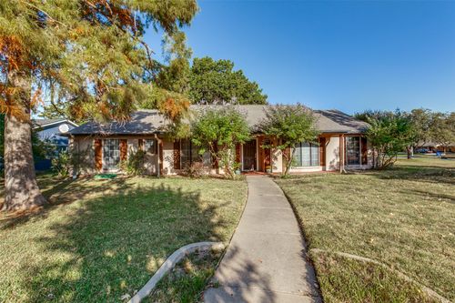 3227 Rolling Knoll Dr, Farmers Branch, TX, 75234-3739 | Card Image