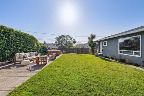 16 Tradewind Psge, Corte Madera, CA, 94925-1934 | Card Image