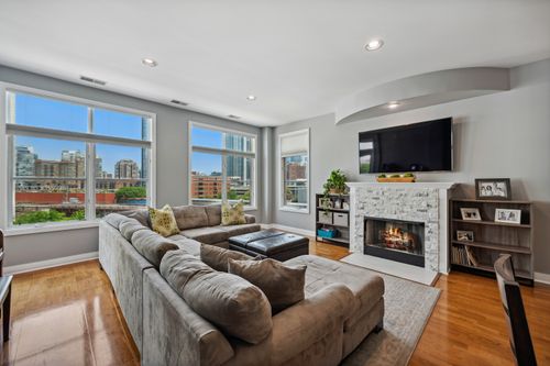 apt-603-330 N Clinton St, Chicago, IL, 60661-1237 | Card Image