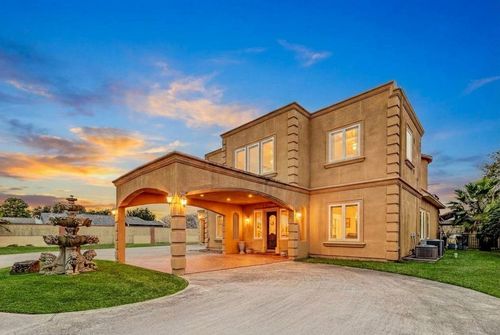 2732 Broadway St, Dickinson, TX, 77539-8718 | Card Image