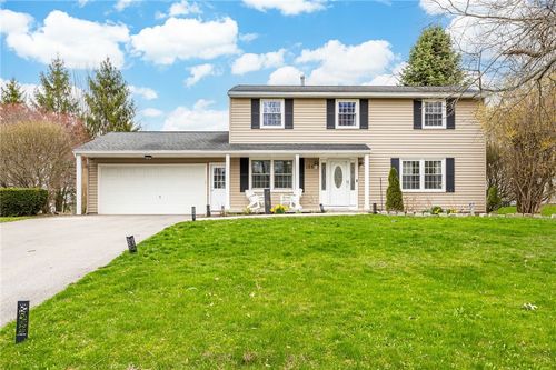 135 Maple Hill Farm Rd, Penfield, NY, 14526-1713 | Card Image