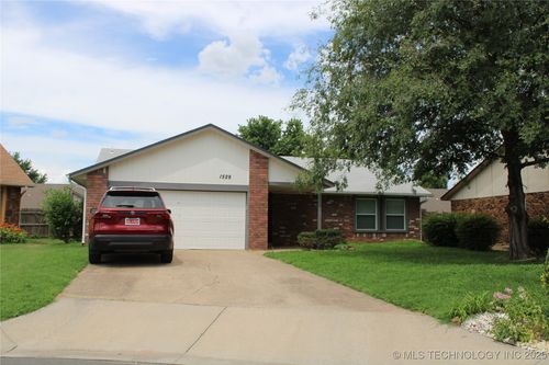 1529 75th St, Tulsa, OK, 74136-7337 | Card Image