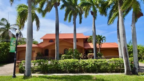 741 Tyler St, Hollywood, FL, 33019-1324 | Card Image