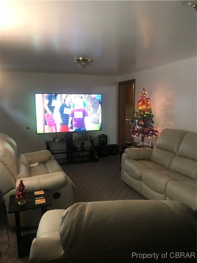 Home theater room with carpet floors | Image 5