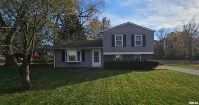 525 W Bryan Street, House other with 3 bedrooms, 2 bathrooms and null parking in Salem IL | Image 1