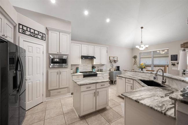 29518 Timber Trail St, House other with 5 bedrooms, 4 bathrooms and 2 parking in Spring TX | Image 18