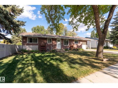 993 Cedar St, Sherwood Park, AB, T8A2E8 | Card Image