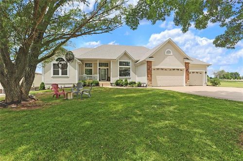 19112 Autumn Ln, Pleasant Hill, MO, 64080-8612 | Card Image