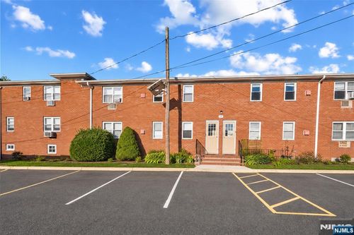 49 Knox Ter, Wayne, NJ, 07470-7952 | Card Image