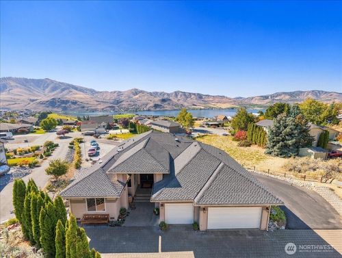 305 Orchard View Dr, Chelan, WA, 98816-9595 | Card Image