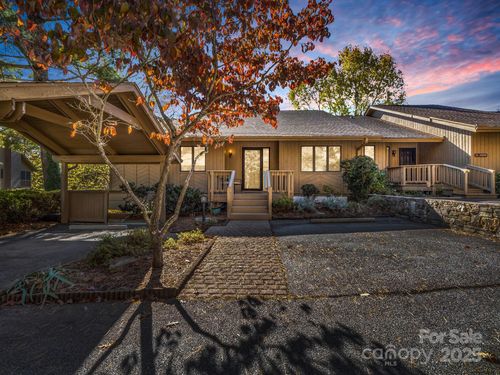 502 Live Oak Ln, Hendersonville, NC, 28791-2926 | Card Image