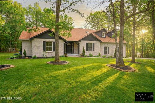 204 Meadowview Dr, Crossville, TN, 38558-9014 | Card Image