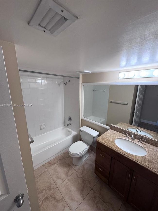 APT-316 - 2640 S University Dr, Condo with 3 bedrooms, 2 bathrooms and null parking in Davie FL | Image 17