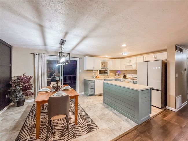 133 Glengarry Dr, House other with 3 bedrooms, 2 bathrooms and 2 parking in Coraopolis PA | Image 6