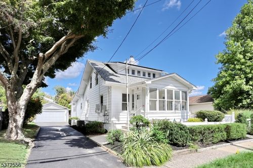 7 Cedar St, Midland Park, NJ, 07432-1133 | Card Image