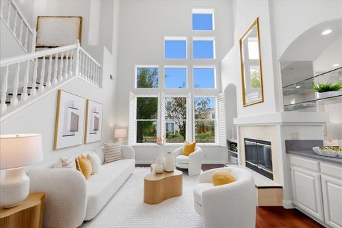 1 Mandalay Ct, Redwood City, CA, 94065 | Card Image