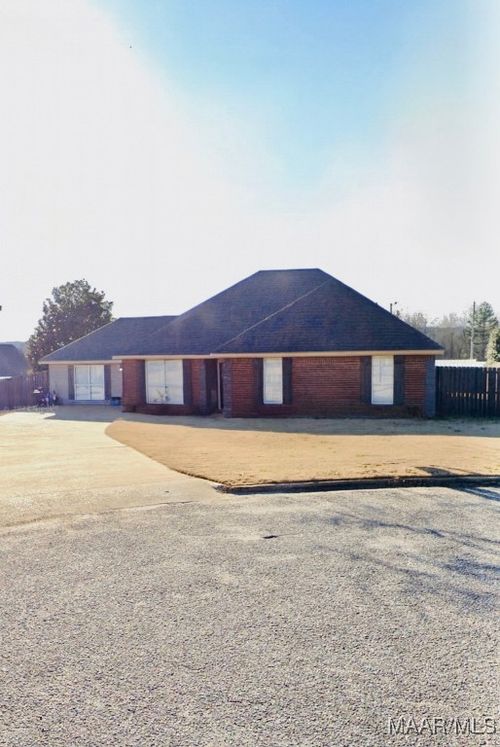 82 Plantation Way, Deatsville, AL, 36022-6079 | Card Image