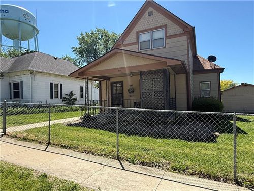 717 Iowa St, Hiawatha, KS, 66434-2532 | Card Image
