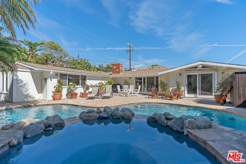 913 Chattanooga Avenue, Pacific Palisades, CA, 90272 | Card Image