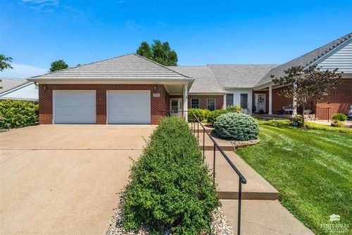 1522 Williamsburg Dr, Manhattan, KS, 66502-0408 | Card Image