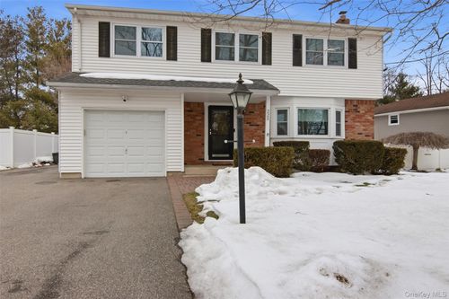 225 Bellerose Ave, East Northport, NY, 11731-1622 | Card Image