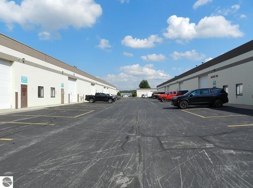 e-3-2819 Cass Rd, Traverse City, MI, 49684-7138 | Card Image