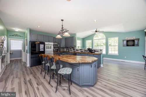 2200 Summerdale Ln, Linfield, PA, 19468-3513 | Card Image