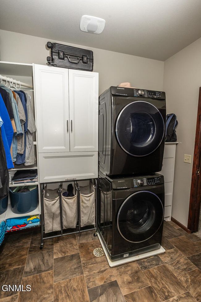2467 Labrador Dr, House other with 4 bedrooms, 3 bathrooms and null parking in Mandan ND | Image 26