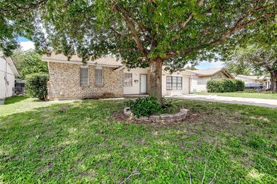 613 Newton Drive, House other with 4 bedrooms, 1 bathrooms and null parking in Burleson TX | Image 2