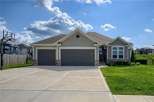 9424 N Belleview Ave, Kansas City, MO, 64155-3648 | Card Image