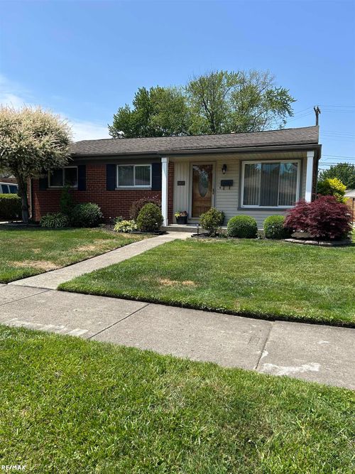 28001 Elba St, Saint Clair Shores, MI, 48081-2915 | Card Image