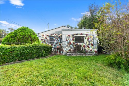 500 Nw 46th St, Miami, FL, 33127-2673 | Card Image