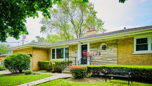 4555 Cleveland St, Skokie, IL, 60076-2661 | Card Image