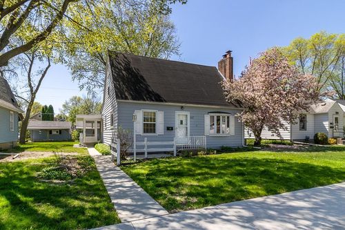517 Garfield Ave, North Mankato, MN, 56003-3618 | Card Image