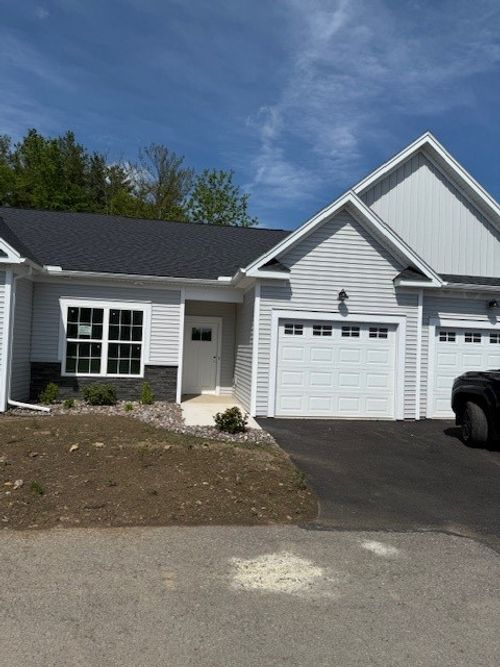 6211 Blossom Ridge Cir, Ontario, NY, 14519-9409 | Card Image