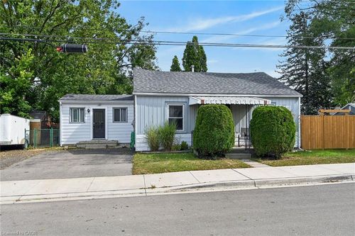 82 Division St, Brantford, ON, N3S2P5 | Card Image