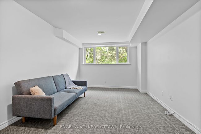 182 Meandering Brook Dr, House attached with 4 bedrooms, 4 bathrooms and 2 parking in Gloucester ON | Image 38