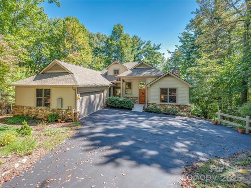 1001 Mcfarlane Way, Hendersonville, NC, 28739-8936 | Card Image
