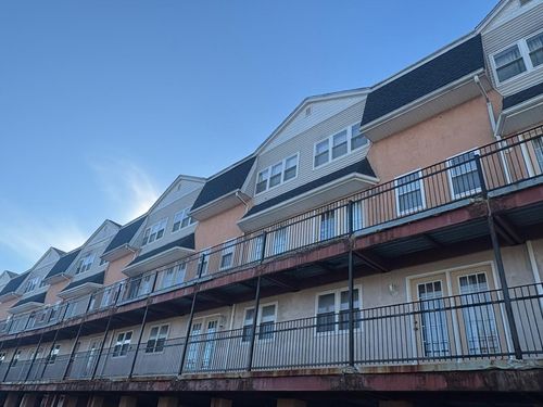 apt-16-223 Clinton St, Brockton, MA, 02302-3875 | Card Image