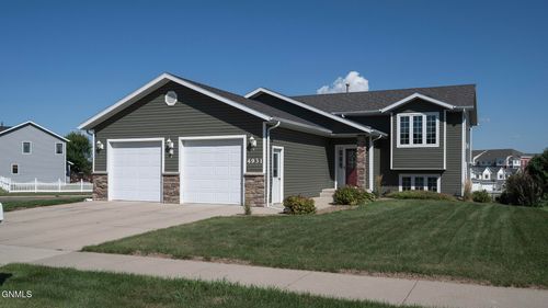 4931 Driftwood Ln, Bismarck, ND, 58503-8877 | Card Image