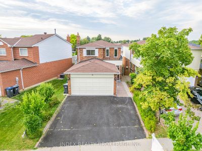 6 Banting Cres, House other with 3 bedrooms, 4 bathrooms and 6 parking in Brampton ON | Image 2